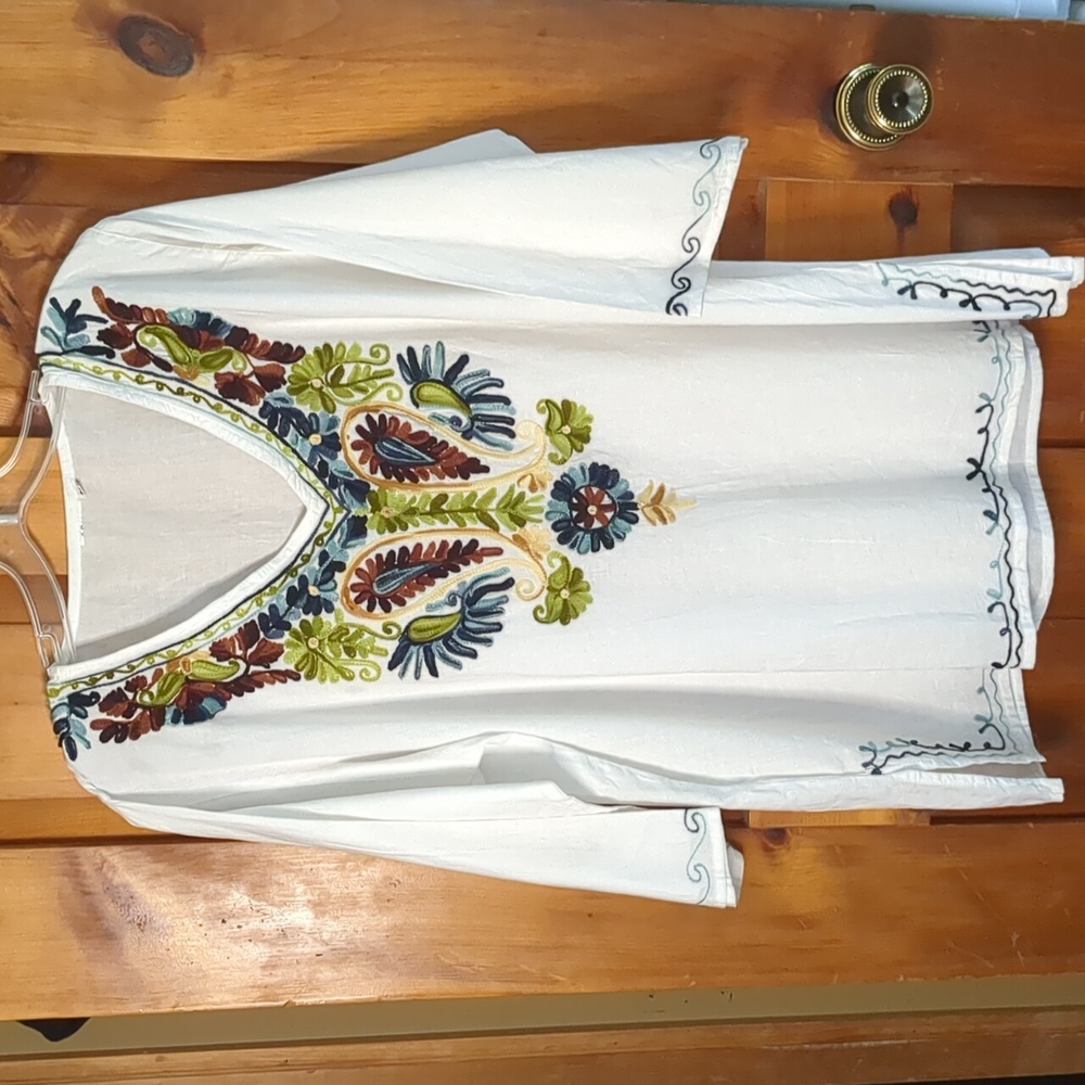100% cotton embroidered white 3/4 sleeve gorgeous colour scheme top tunic blouse